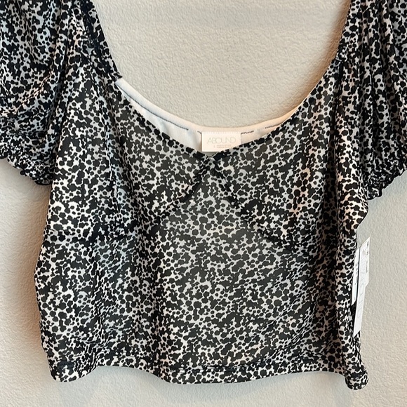 NWT Abound Puff Sleeve Cow Print Top Size Large - Picture 3 of 9